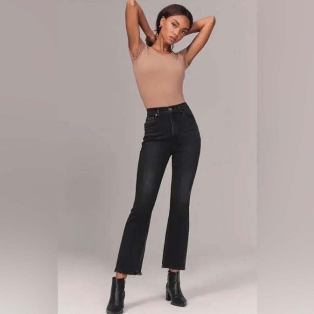 Abercrombie Kick Flare Ultra High Rise Black Jeans Size 6/28 LONG